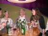 Rolf trives sammen med jentene sine. Rolf trives sammen med jentene sine.